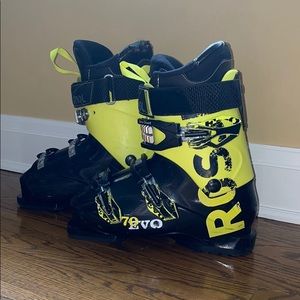 Boys Rossingol ski boots and bag